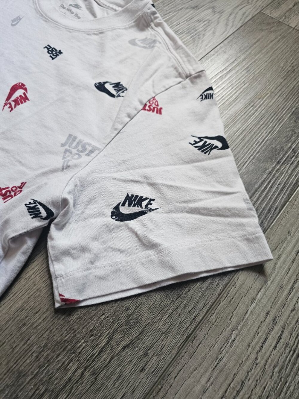 Nike Men´s White All Over Print Logo Swoosh Short Sleeve T-Shirt Size Large - Picture 2 of 7
